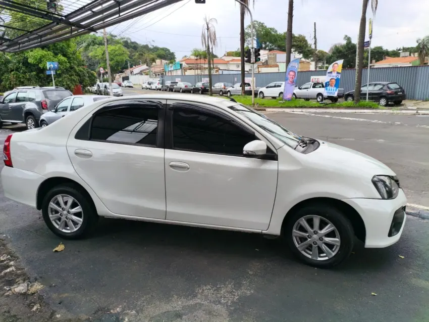 TOYOTA Etios Sedan - Foto
