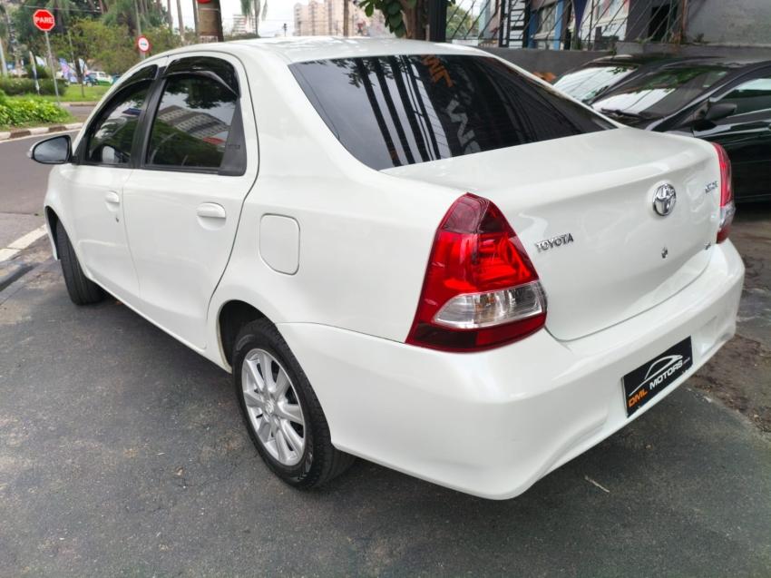 TOYOTA Etios Sedan - Foto