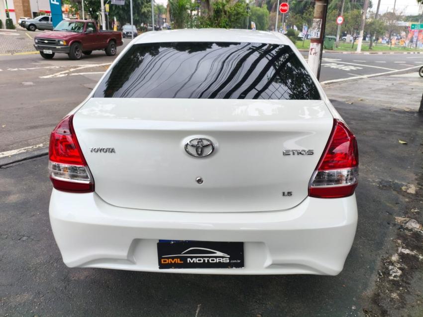 TOYOTA Etios Sedan - Foto