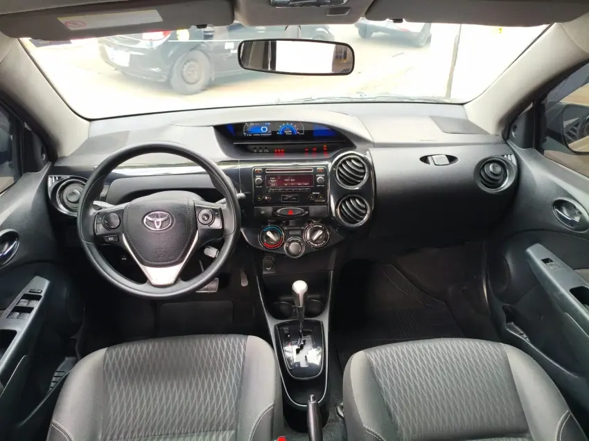 TOYOTA Etios Sedan - Foto