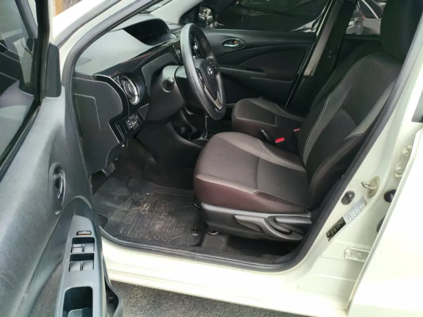 TOYOTA Etios Sedan - Foto