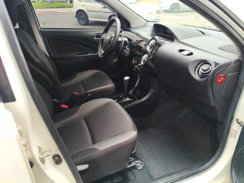TOYOTA Etios Sedan - Foto