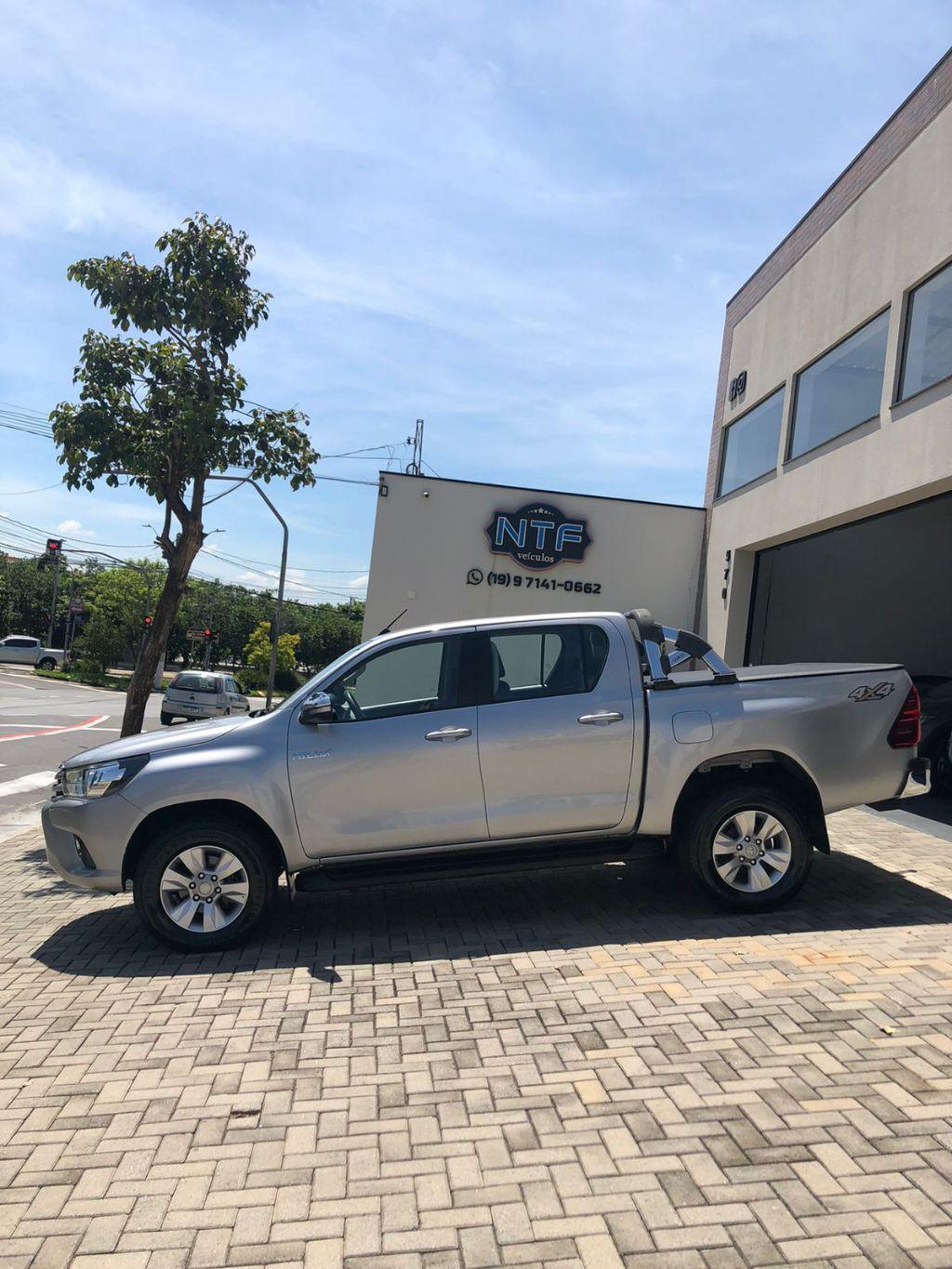 TOYOTA Hilux Caminhonete