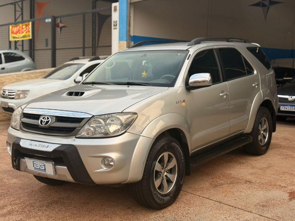 TOYOTA Hilux SW4 - Miniatura