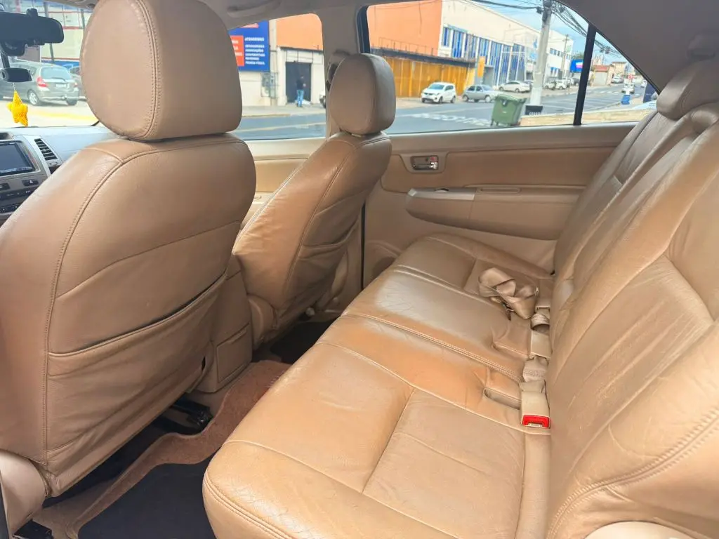 TOYOTA Hilux SW4 - Miniatura