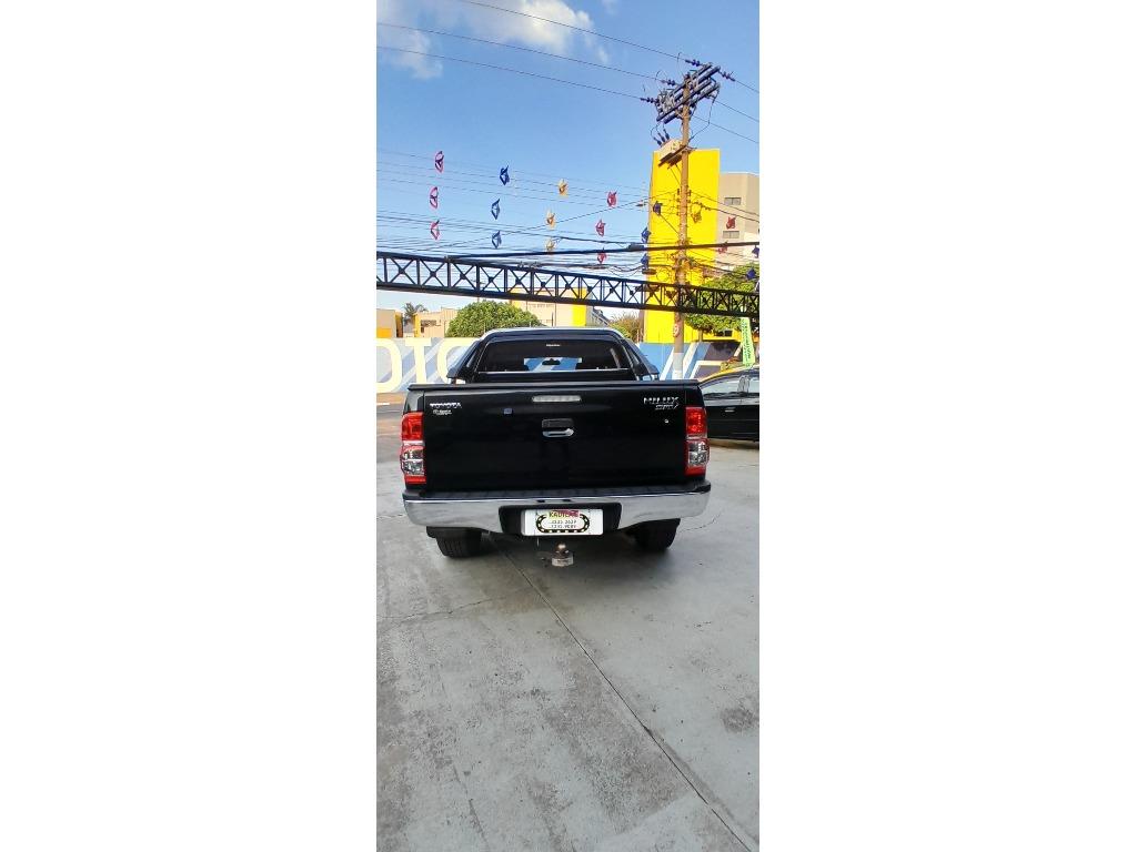 TOYOTA Hilux SW4 - Foto