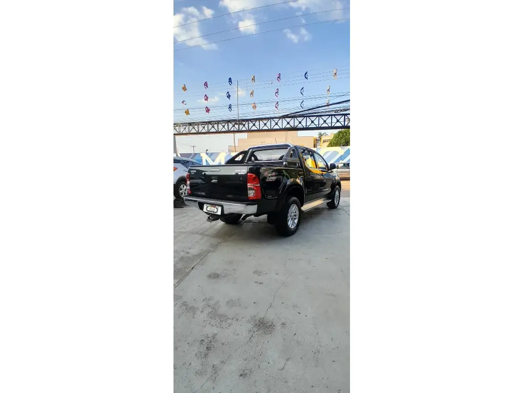 TOYOTA Hilux SW4 - Foto