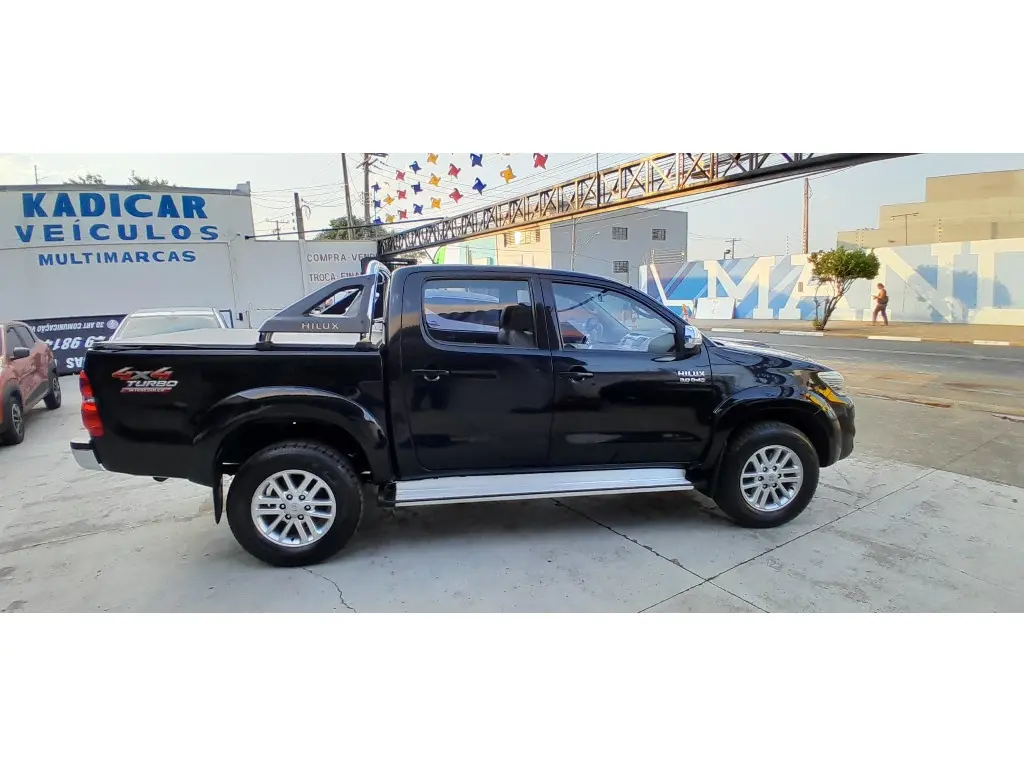 TOYOTA Hilux SW4 - Foto