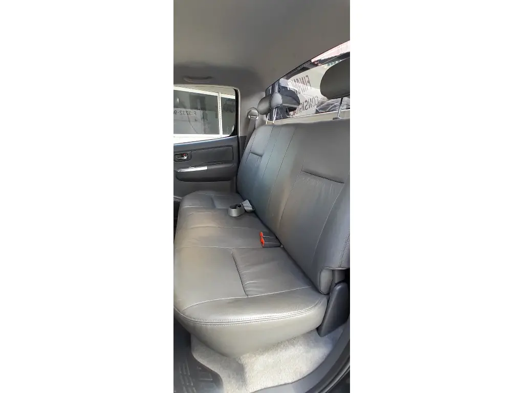 TOYOTA Hilux SW4 - Foto