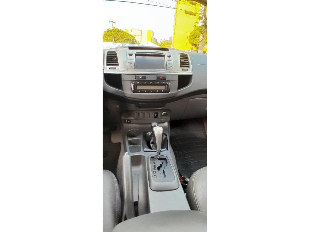 TOYOTA Hilux SW4 - Foto