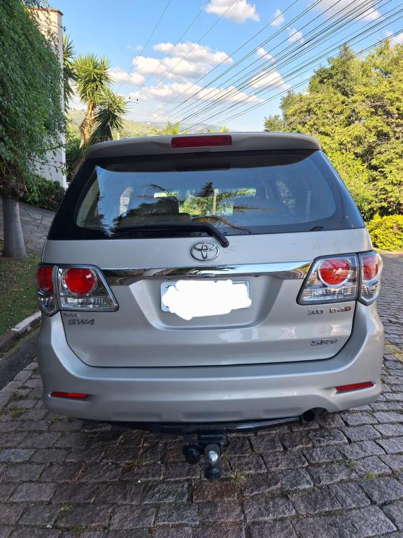 TOYOTA Hilux SW4 - Foto