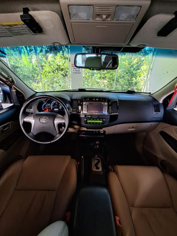 TOYOTA Hilux SW4 - Foto