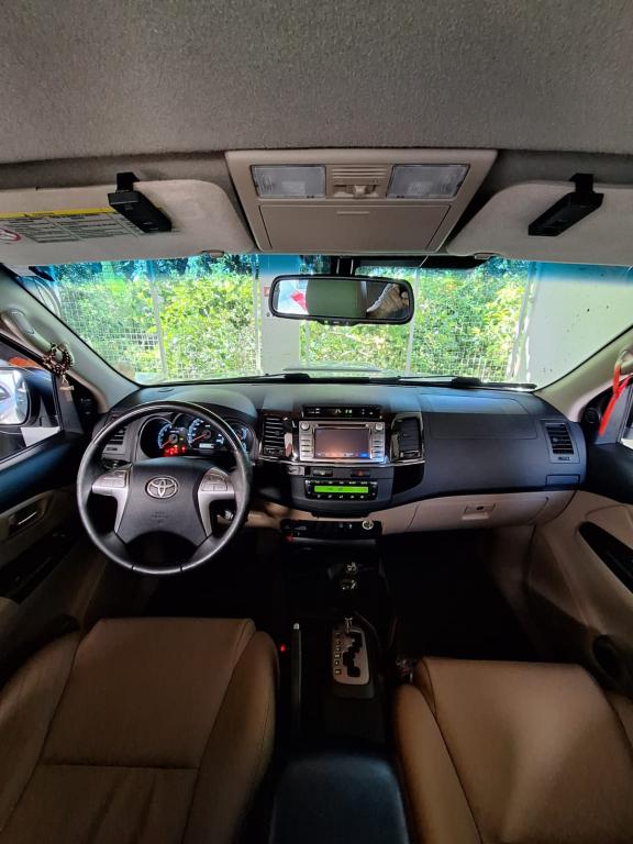 TOYOTA Hilux SW4 - Foto