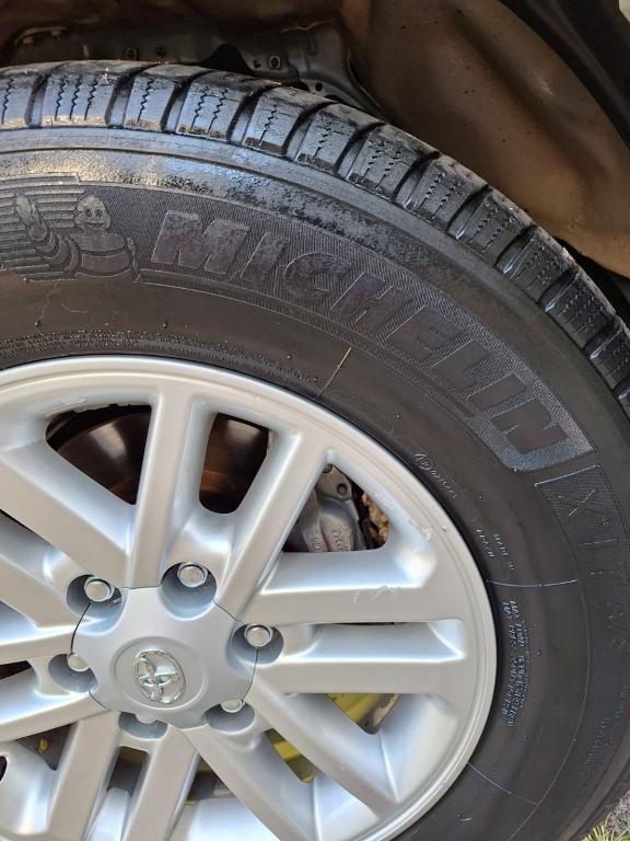 TOYOTA Hilux SW4 - Foto