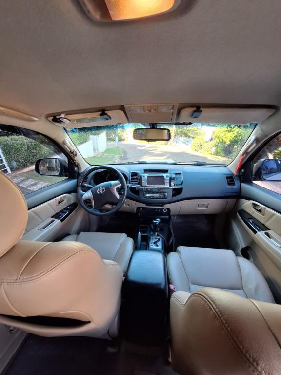 TOYOTA Hilux SW4 - Foto