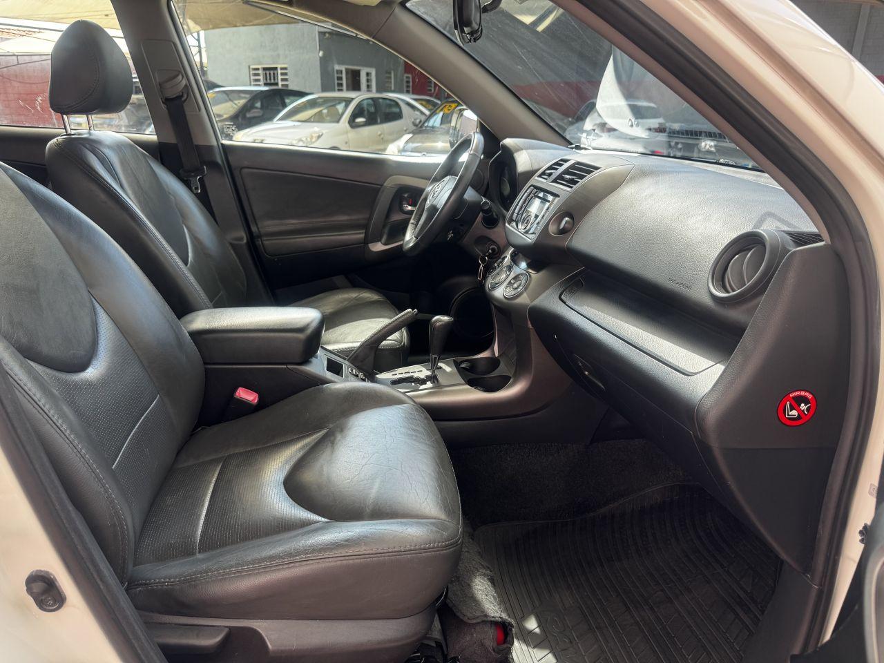 TOYOTA RAV 4 - Foto