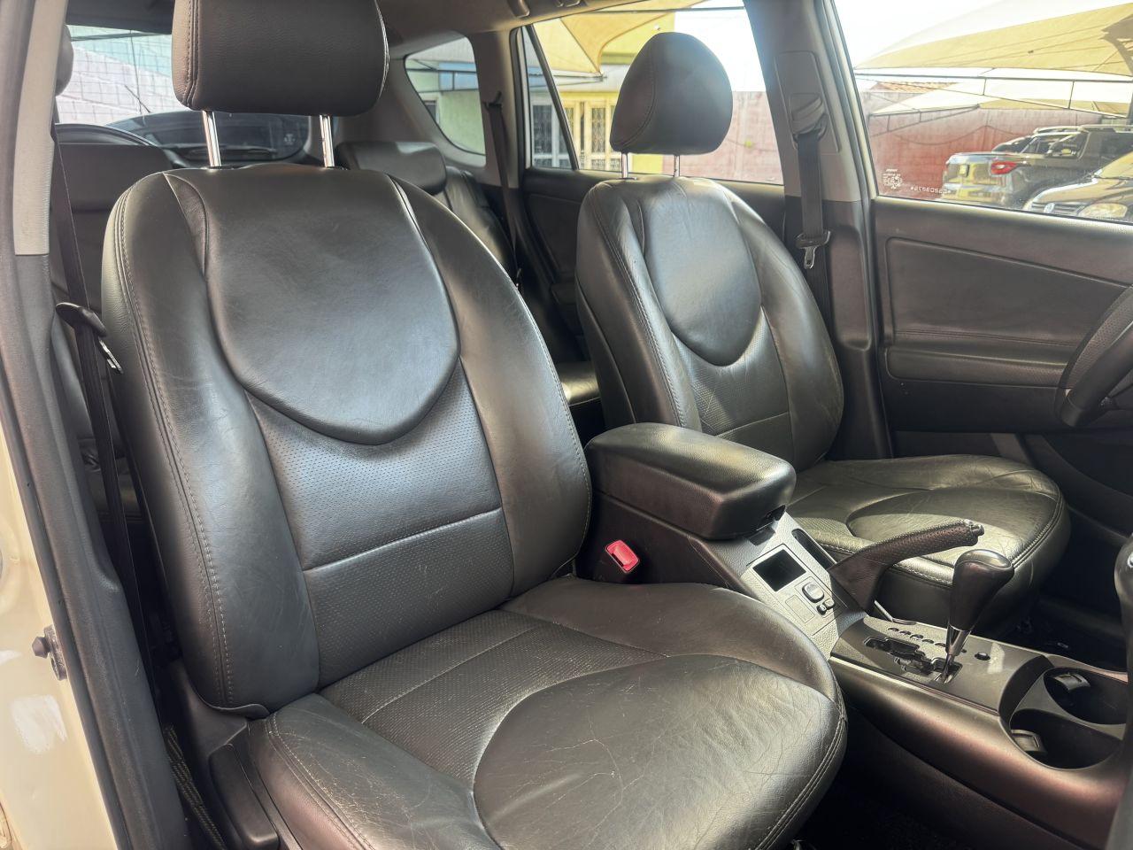 TOYOTA RAV 4 - Foto