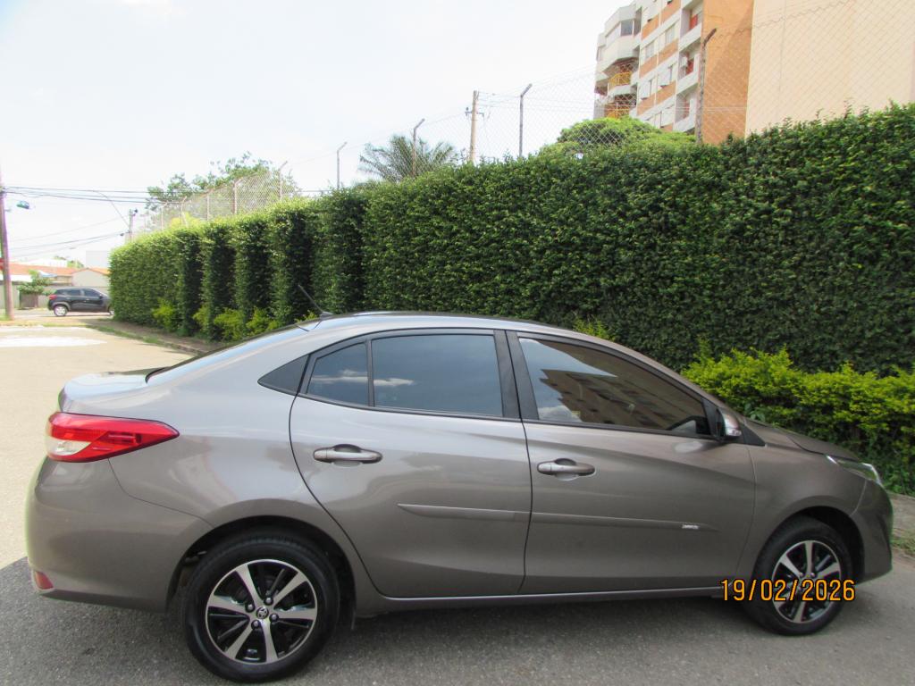 TOYOTA Yaris Sedan - Foto