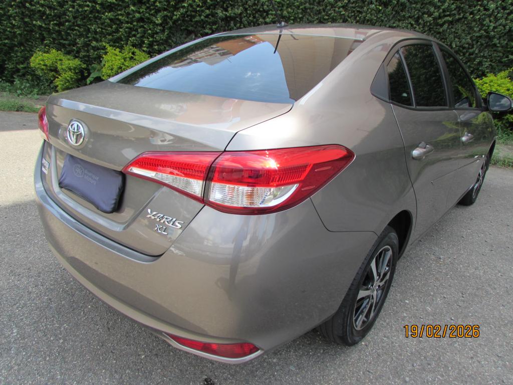 TOYOTA Yaris Sedan - Foto