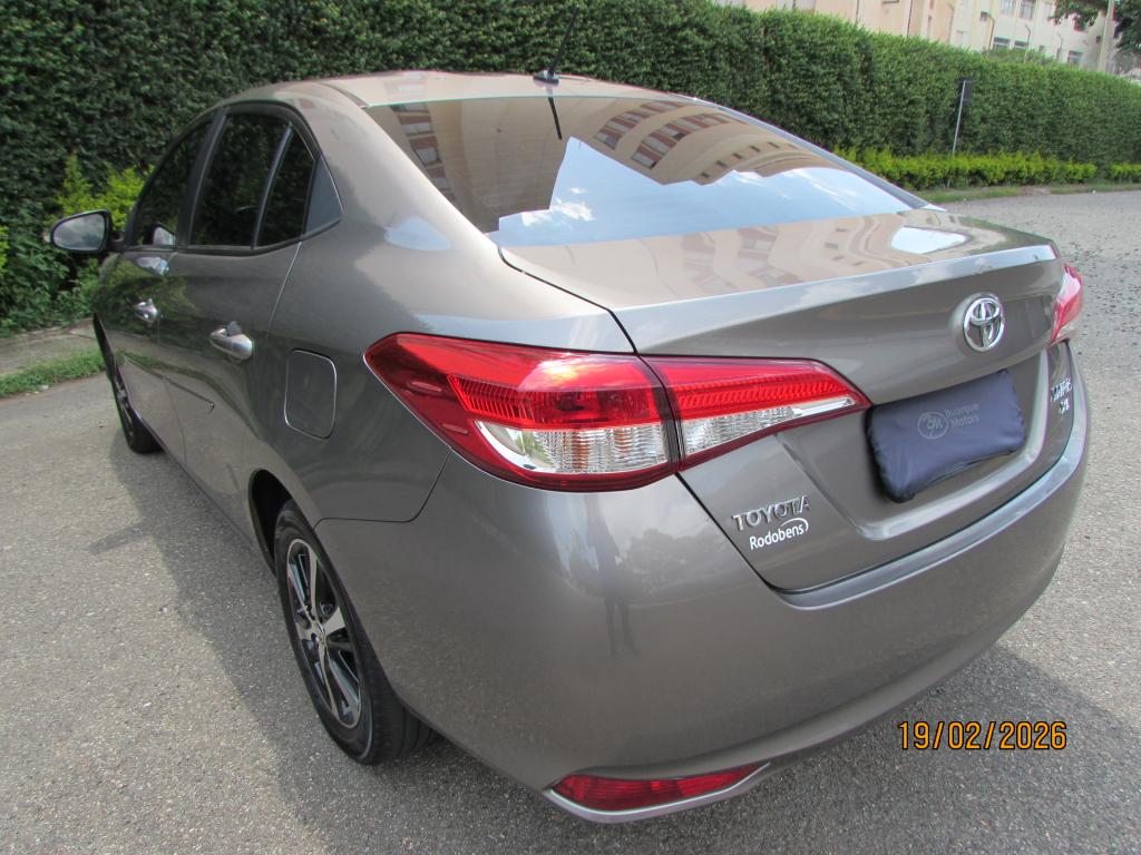 TOYOTA Yaris Sedan - Foto