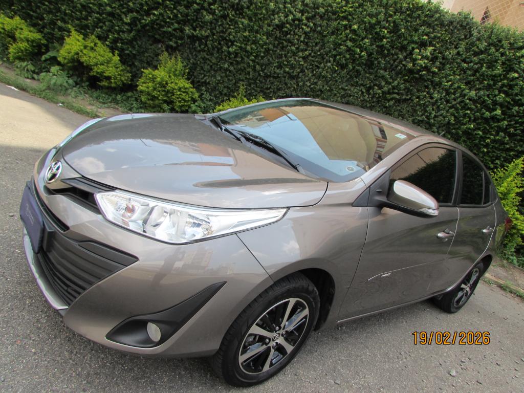 TOYOTA Yaris Sedan - Foto