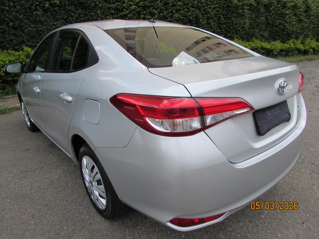 TOYOTA Yaris Sedan - Foto