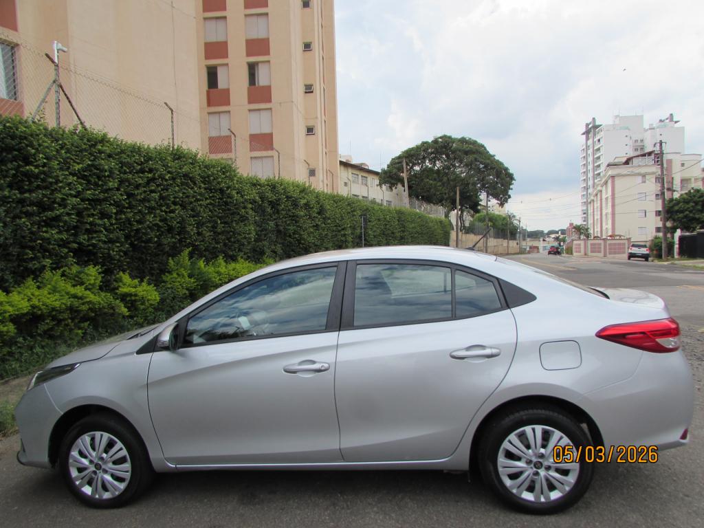 TOYOTA Yaris Sedan - Foto