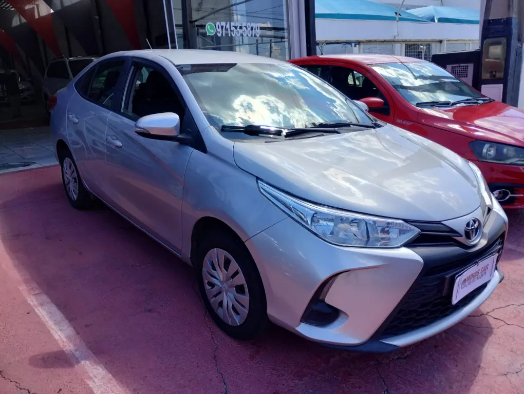 TOYOTA Yaris Sedan - Foto