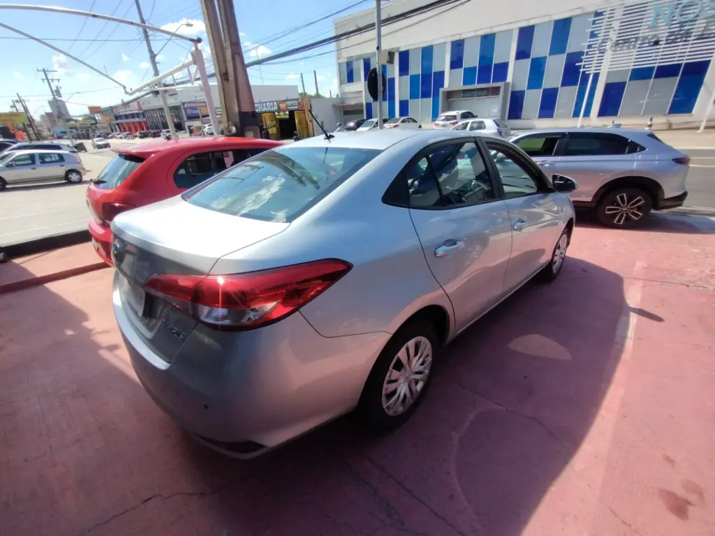 TOYOTA Yaris Sedan - Foto