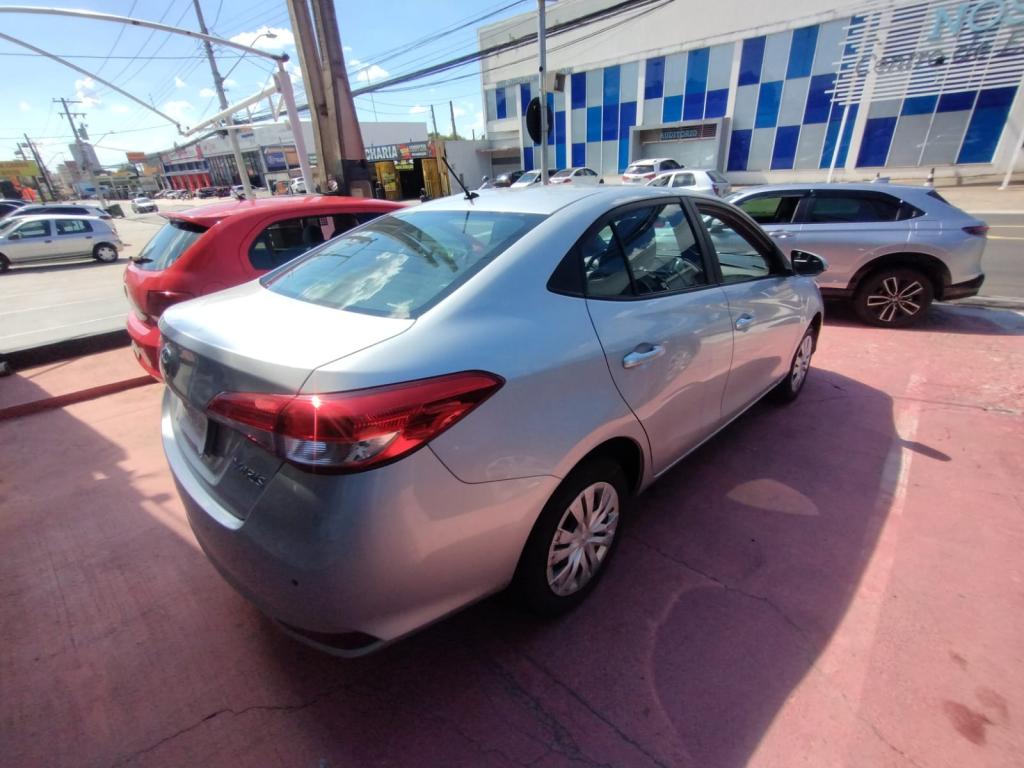 TOYOTA Yaris Sedan - Foto