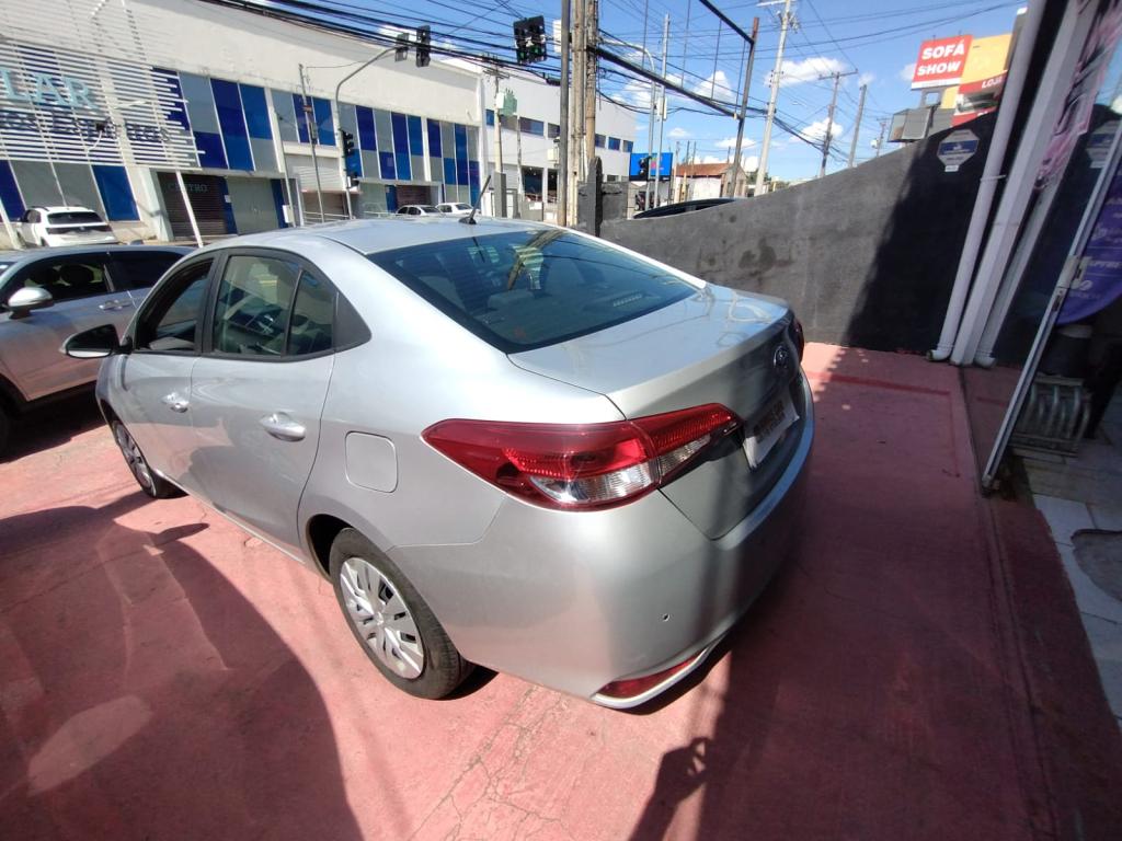 TOYOTA Yaris Sedan - Foto