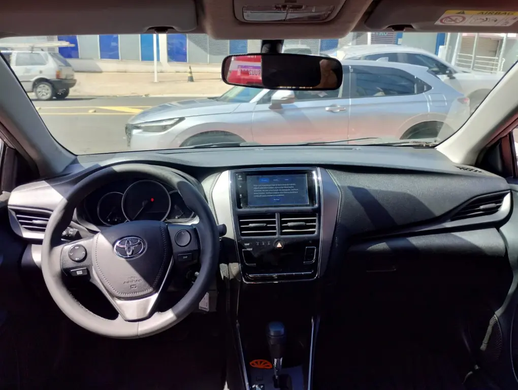 TOYOTA Yaris Sedan - Foto