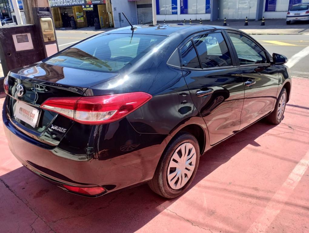 TOYOTA Yaris Sedan - Foto