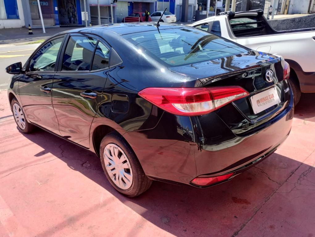 TOYOTA Yaris Sedan - Foto