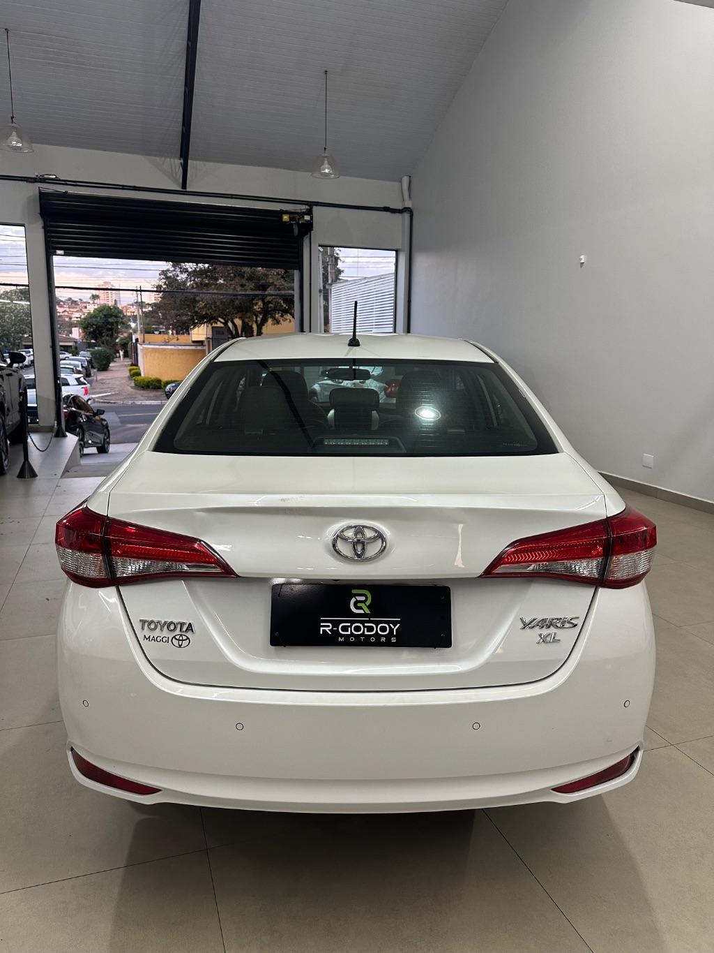 TOYOTA Yaris Sedan - Foto
