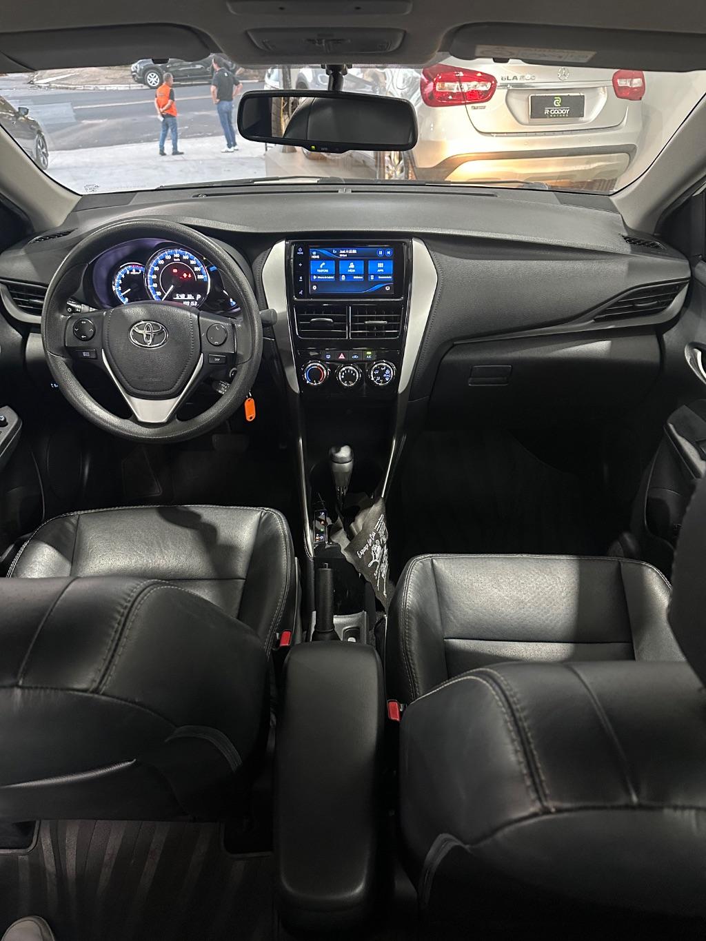 TOYOTA Yaris Sedan - Foto