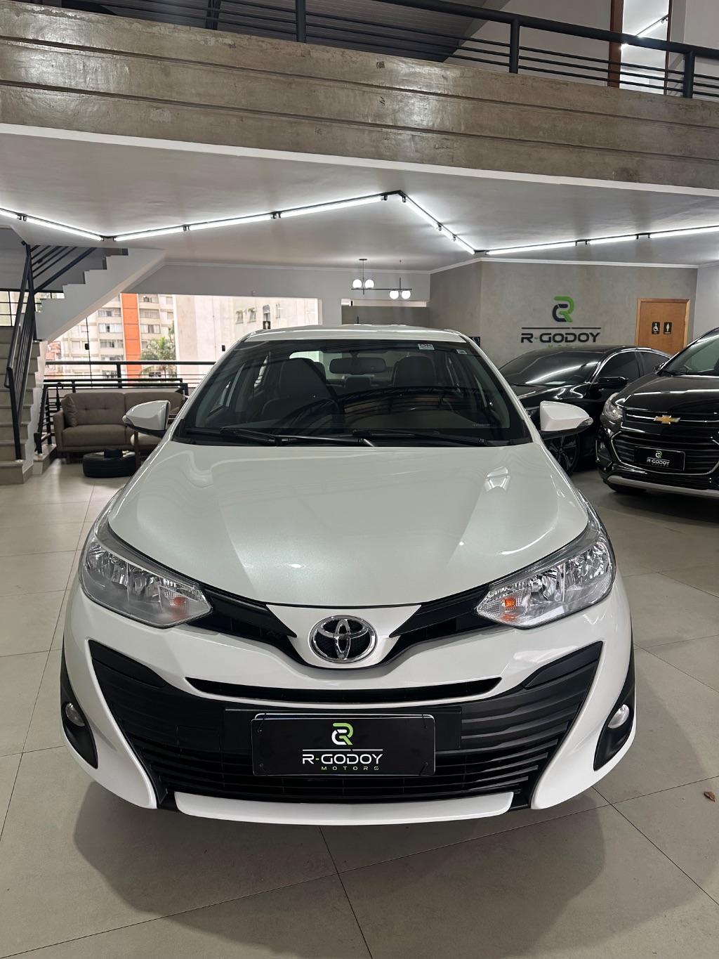 TOYOTA Yaris Sedan - Foto