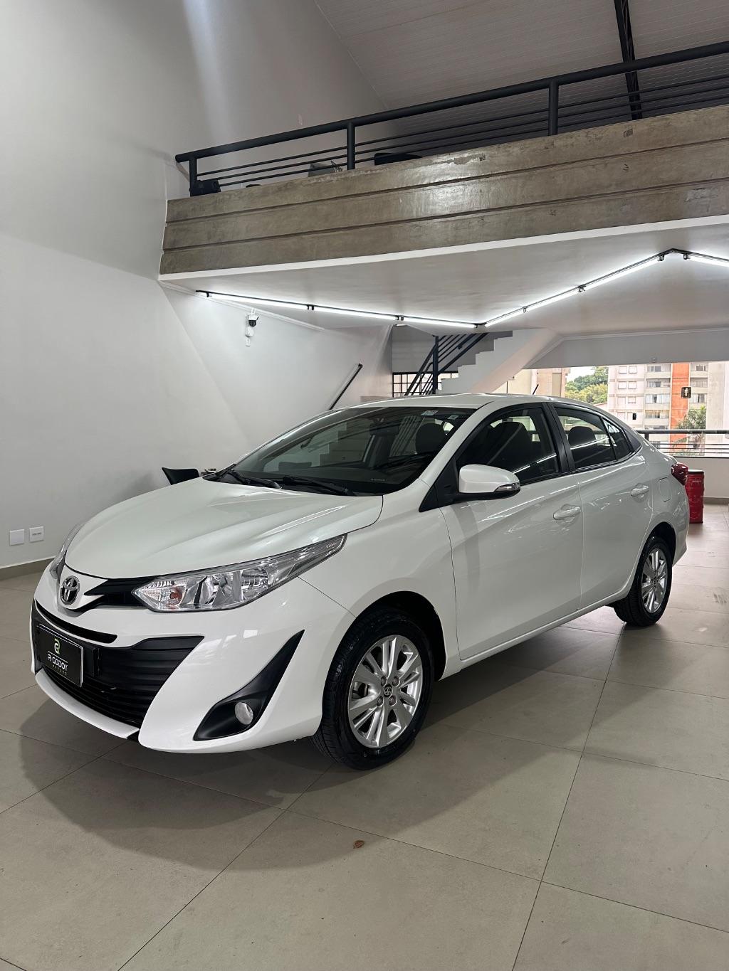 TOYOTA Yaris Sedan - Foto