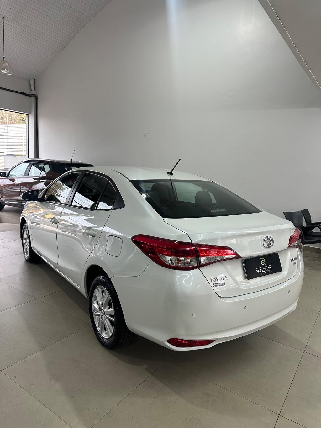 TOYOTA Yaris Sedan - Foto
