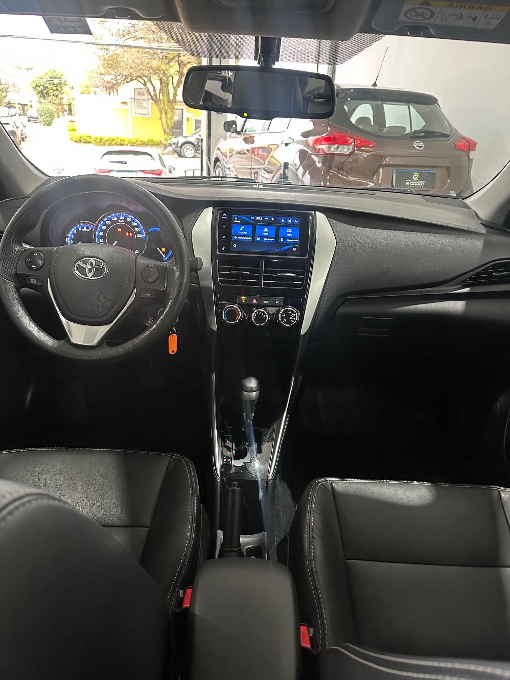 TOYOTA Yaris Sedan - Foto