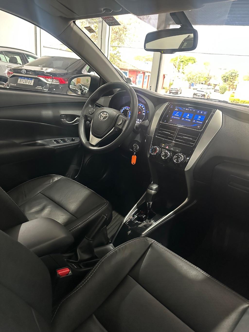 TOYOTA Yaris Sedan - Foto