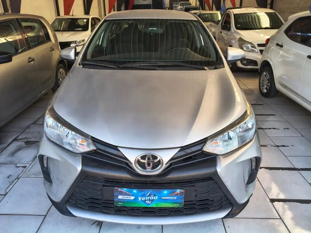 TOYOTA Yaris Sedan - Foto