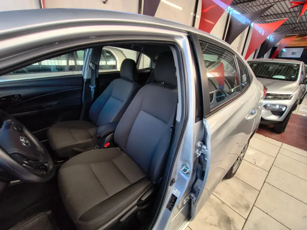 TOYOTA Yaris Sedan - Foto