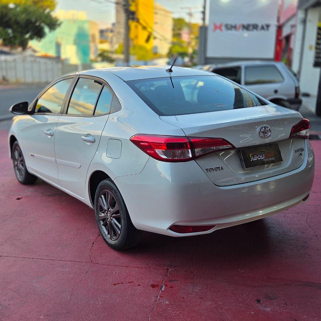 TOYOTA Yaris Sedan - Foto