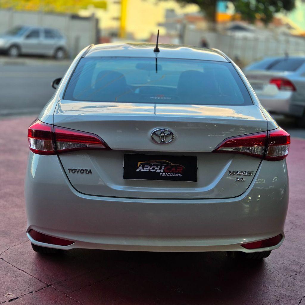 TOYOTA Yaris Sedan - Foto