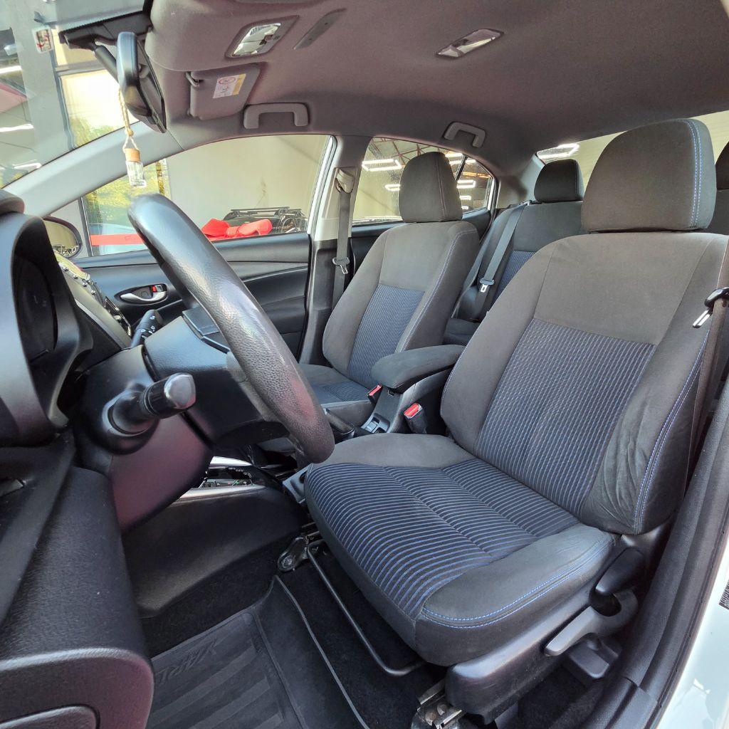 TOYOTA Yaris Sedan - Foto