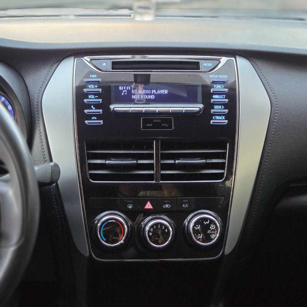 TOYOTA Yaris Sedan - Foto