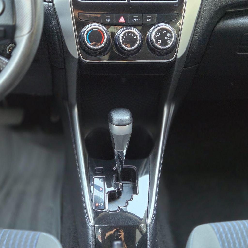 TOYOTA Yaris Sedan - Foto