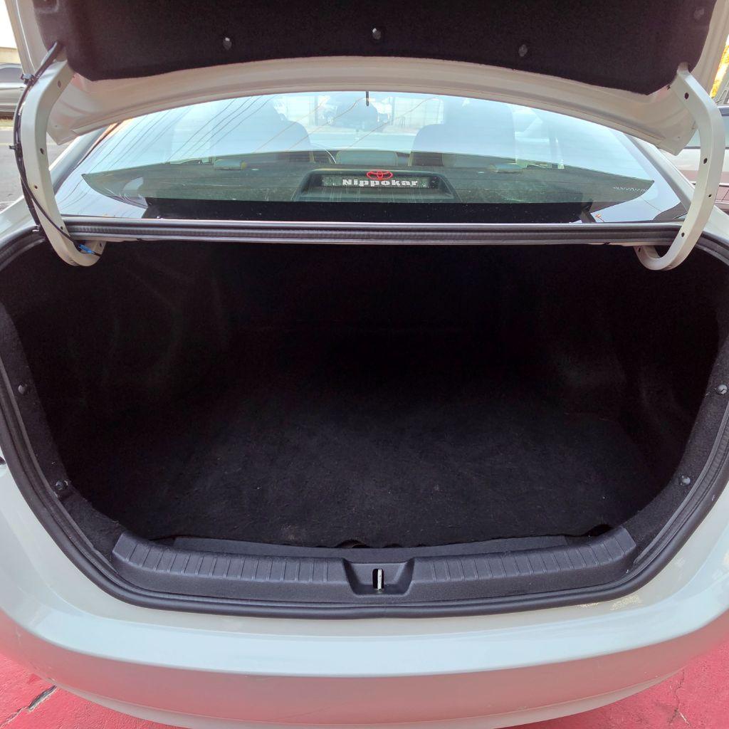 TOYOTA Yaris Sedan - Foto