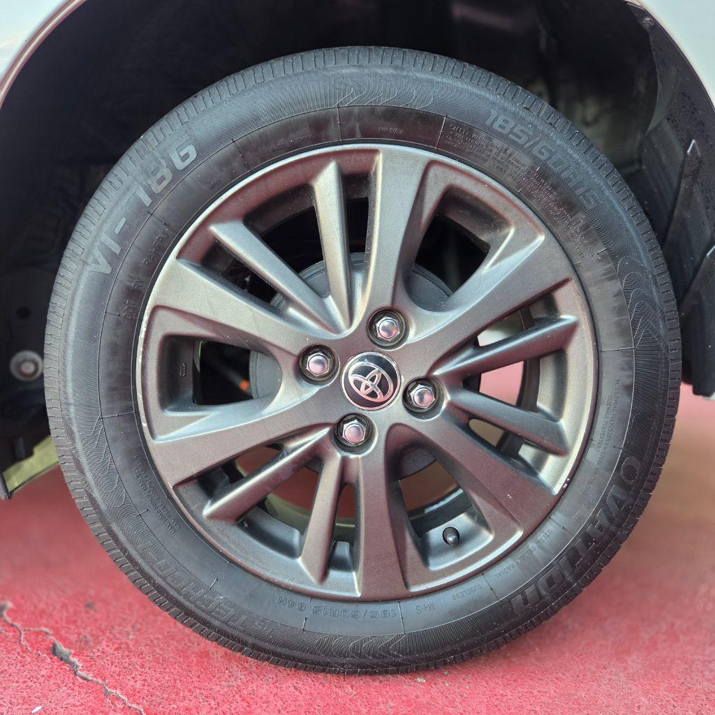 TOYOTA Yaris Sedan - Foto